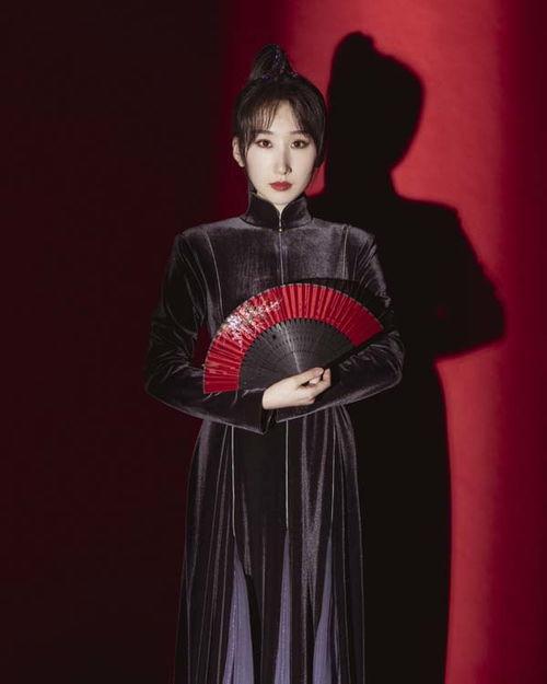 邓的君的照片,照片中的魅力瞬间